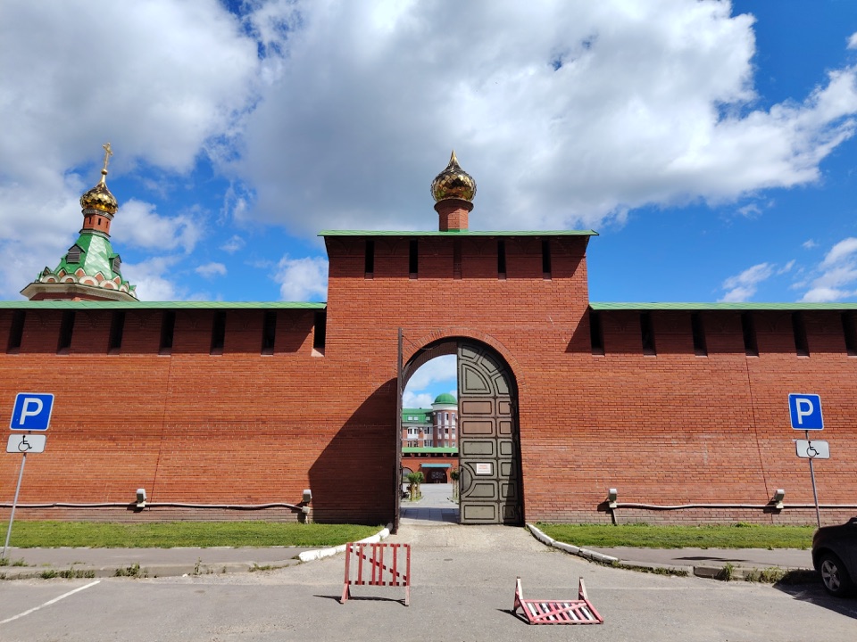 Краснокирпичные ворота Царевококшайского кремля